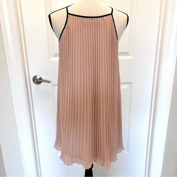 Hallhuber Pleated Blush Halter Dress with Black Trim – SZ 4 US - Picture 5 of 5